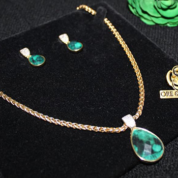 5-colar-e-brincos-banhados-a-ouro-com-rsmeralda-natural