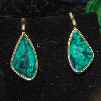 7-brincos-banhados-a-ouro-de-esmeralda-natural