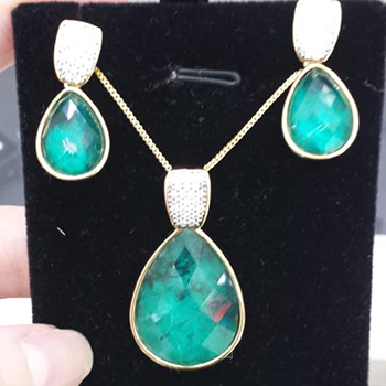 9-colar-e-brincos-banhado-a-ouro-com-brilhantes-e-esmeralda-natural